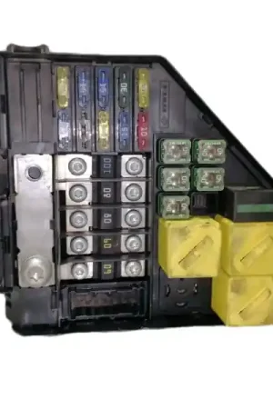 Promoción CAJA RELES / FUSIBLES YQE000270
