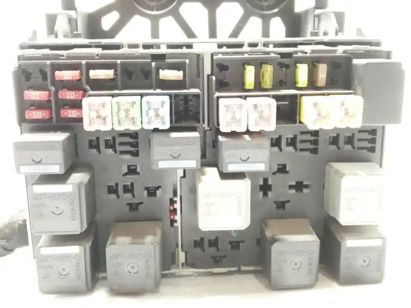 CAJA RELES / FUSIBLES 6C1T14C445A Solo Por Tiempo Limitado