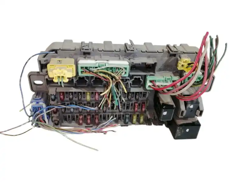 Ordena Ya CAJA RELES / FUSIBLES 38600S04