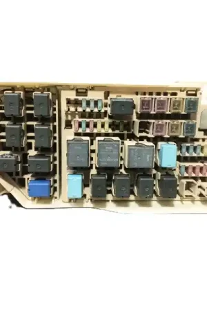 CAJA RELES / FUSIBLES F15166760 Compra Ahora