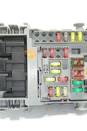 CAJA RELES / FUSIBLES 13222786 Últimas Unidades