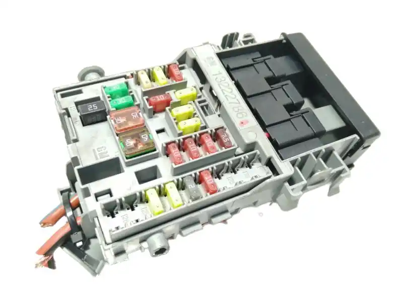 CAJA RELES / FUSIBLES 13222786 Promoción