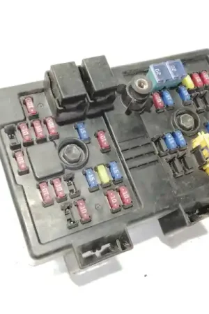 CAJA RELES / FUSIBLES 9682108282 Súper Precio