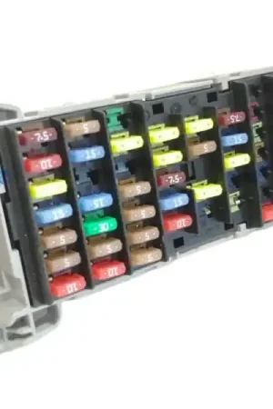 Nuevo Modelo CAJA RELES / FUSIBLES 93363136