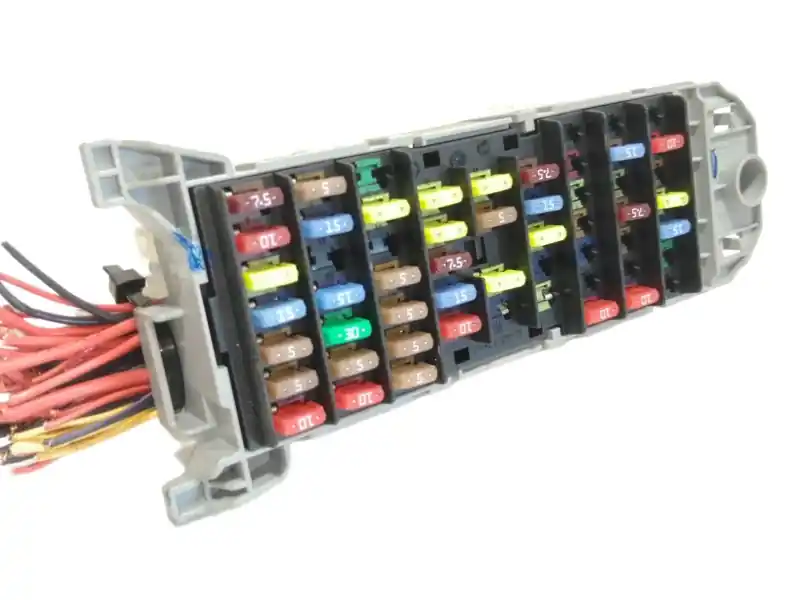 Nuevo Modelo CAJA RELES / FUSIBLES 93363136