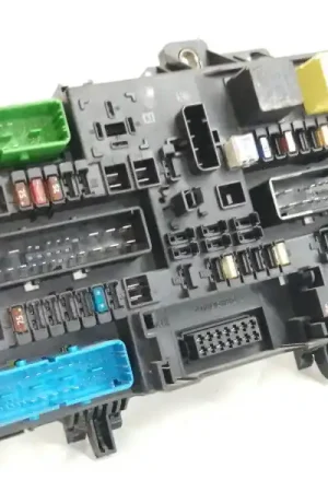 CAJA RELES / FUSIBLES Solo Por Tiempo Limitado