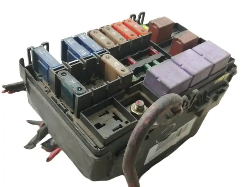 Alta Calidad CAJA RELES / FUSIBLES 8200272453 82002724532