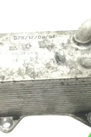 Alta Calidad ENFRIADOR ACEITE MOTOR 06D117021C